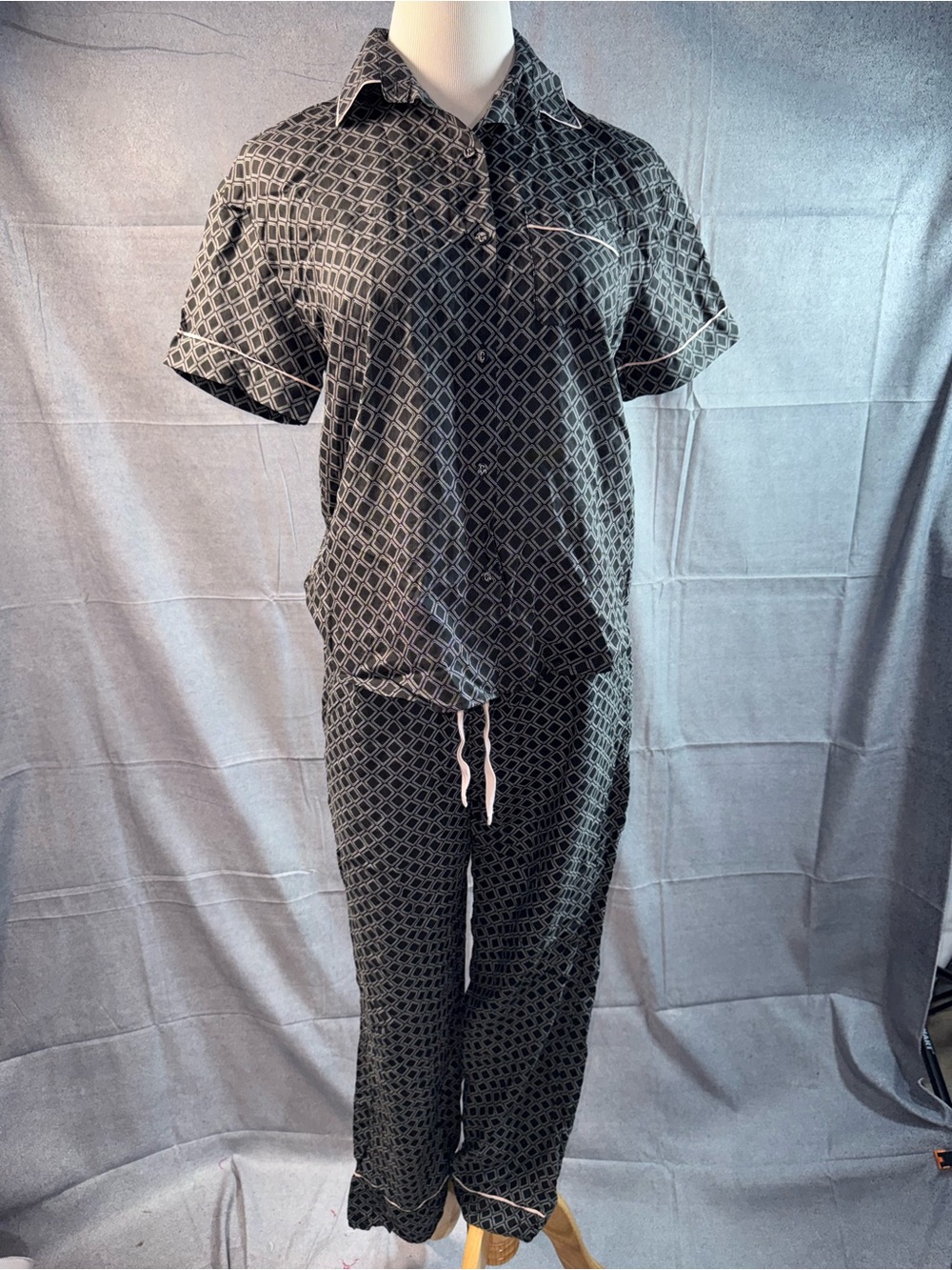 1610-stars above Black Geo-Print Pajama Set with Contrast Piping
